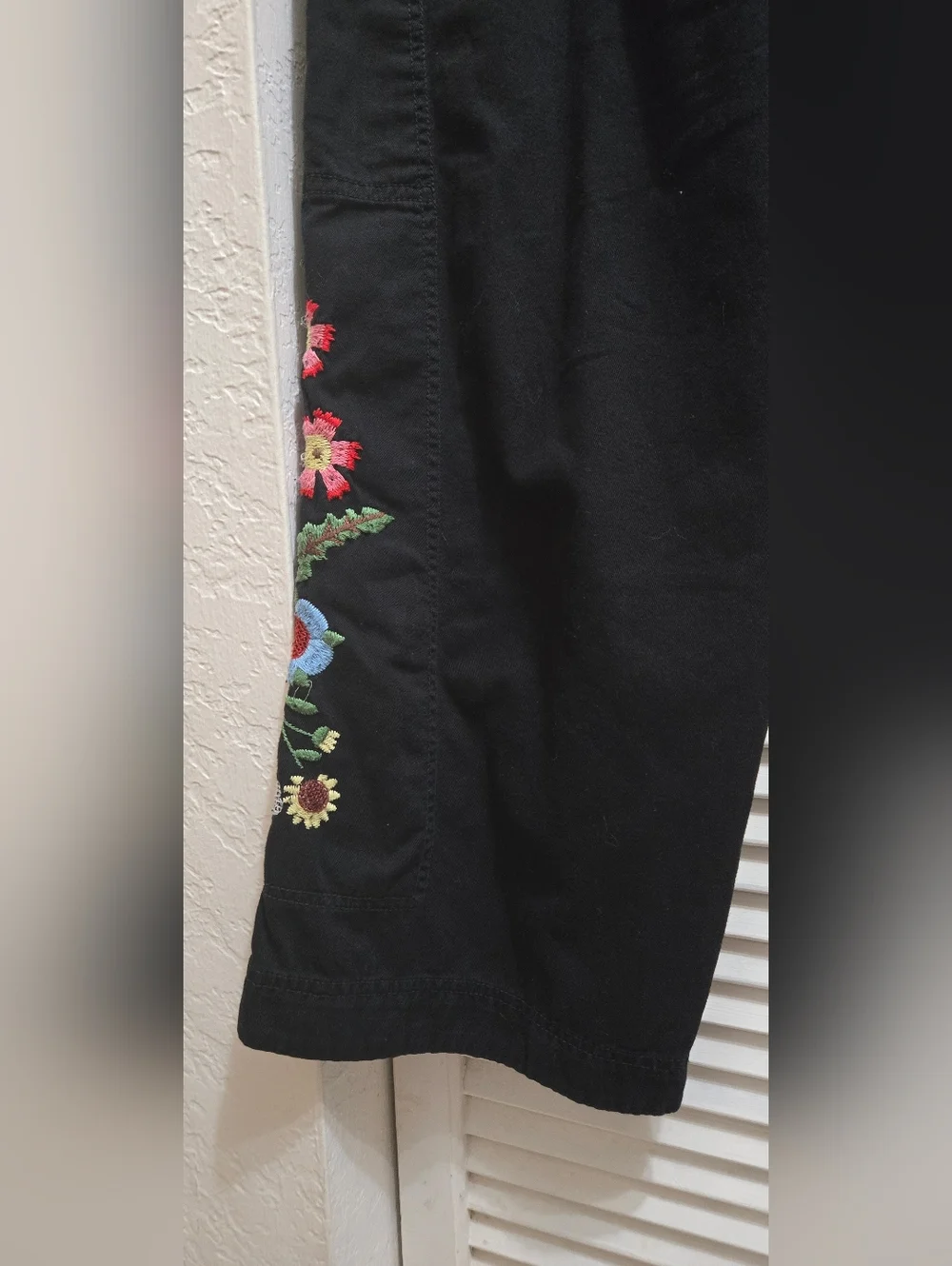 Johnny Was Hinga Wide Leg Embroidered Cargo Pants Black Boho Floral Size L - Picture 12 of 15
